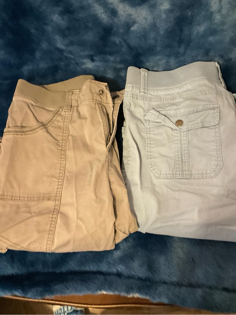 Women’s cropped capri pants, blue and gray